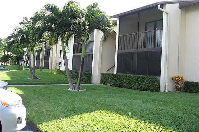 2 bed, 1111 sqft, $2,300 — Photo 2