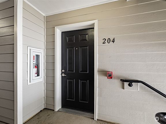 2nd image of 1417 Evergreen Park Drive SW #204