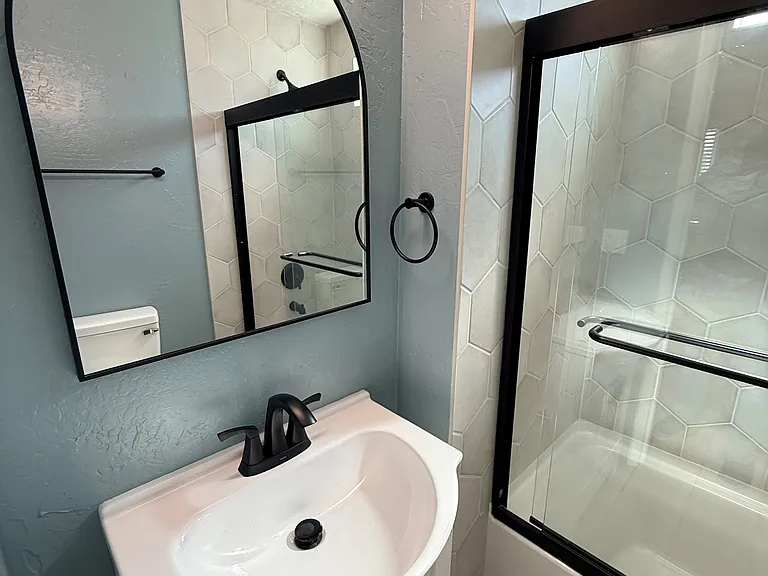 Blackburn House Apartments — Photo 8