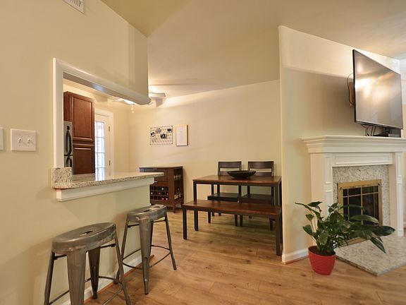 3rd image of 2846 S Wakefield St #C