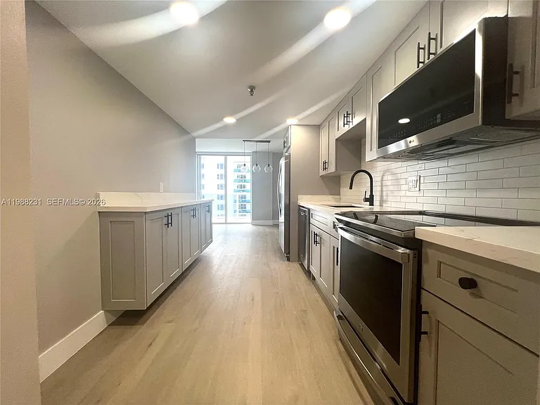 2401 Collins Ave #803 — Photo 7