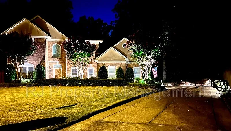 5 bed, 3.0 bath, 2829 sqft, $3,000 — Photo 2
