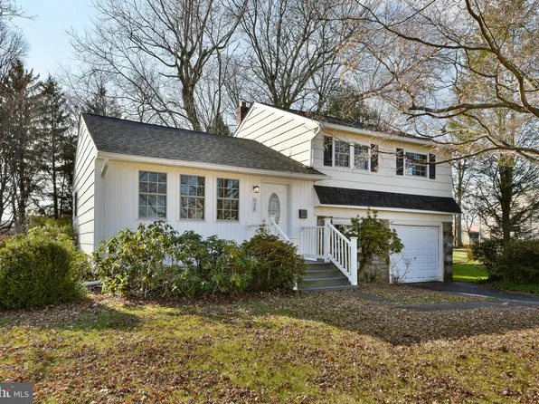 928 Catalpa Rd, Warminster, PA 18974
