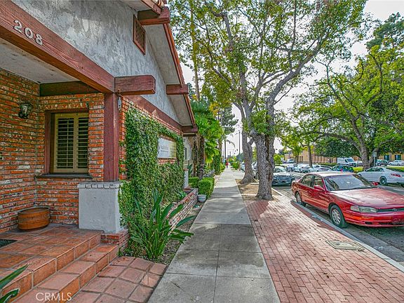 4th image of 208 S Louise St