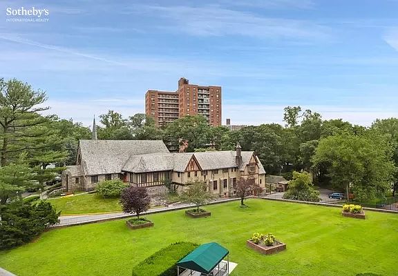 4th image of 4901 Henry Hudson Pkwy W APT 5G