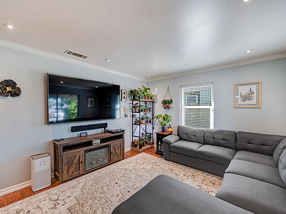 3rd image of 2545 Furmint Way