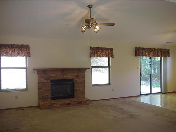 Vaulted great room & breakfast room