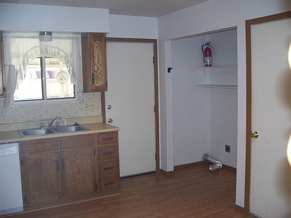 4th image of 3039 Mohawk Ave