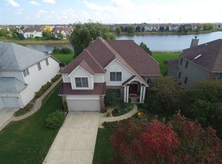 12027 S Winterberry Ln, Plainfield, IL 60585