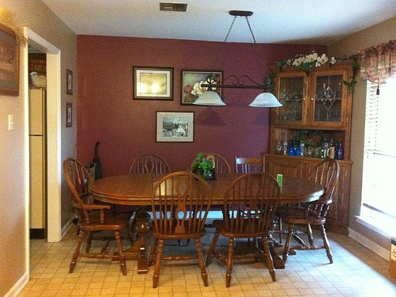 5th image of 212 Medford Dr