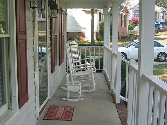 2nd image of 400 Evergreen Ct