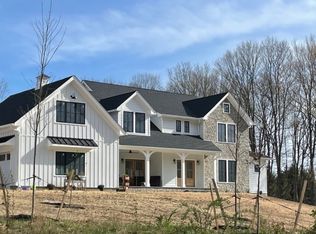 2 Valley Pl, Chester, NJ 07930