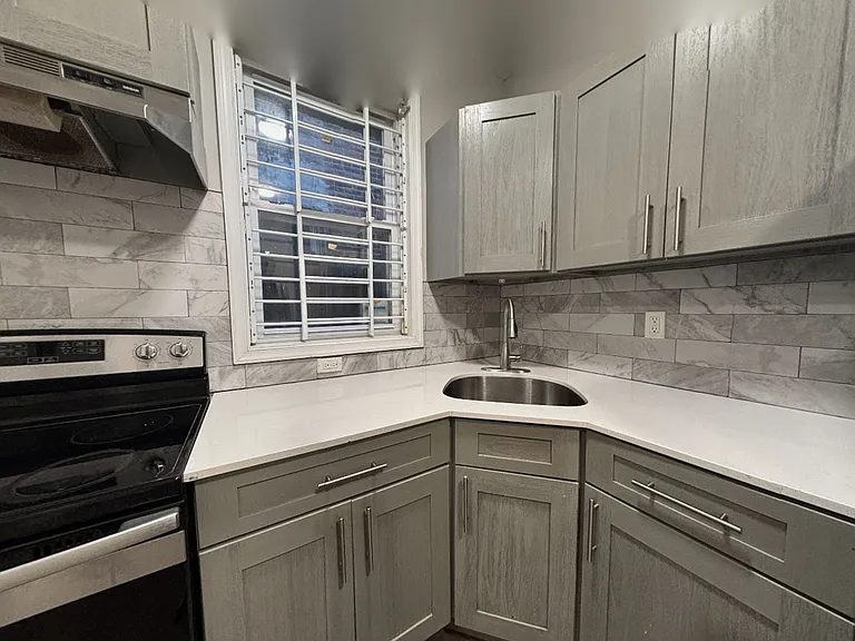 1235 W Huntingdon Street — Photo 11