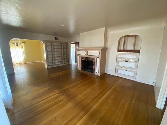 Entry/living room