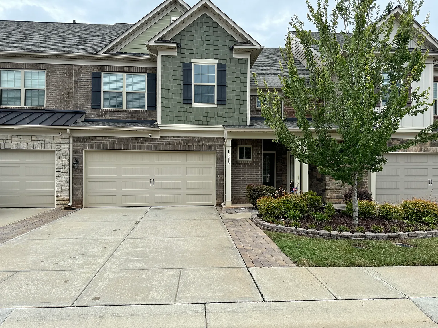 3 bed, 2.5 bath, 1994 sqft, $2,800 — Photo 1