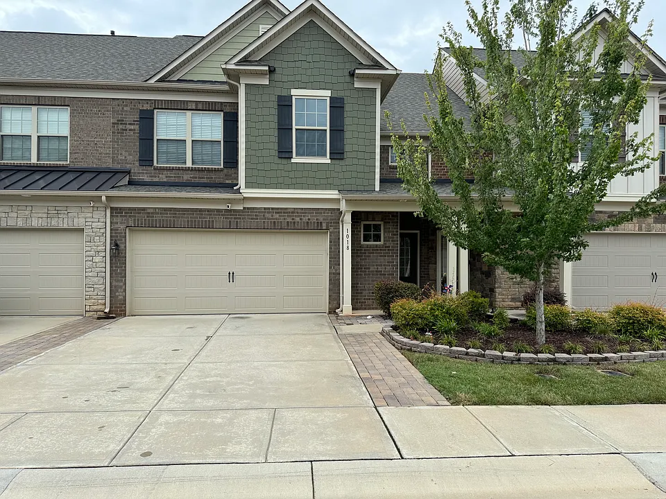 1018 Crest Oak Ln