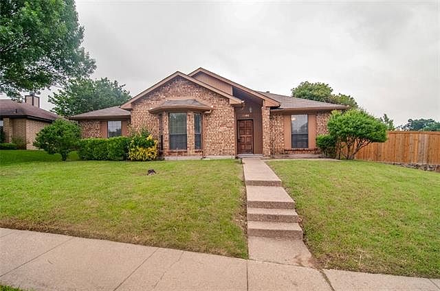 1st image of 2102 Woodglen Dr