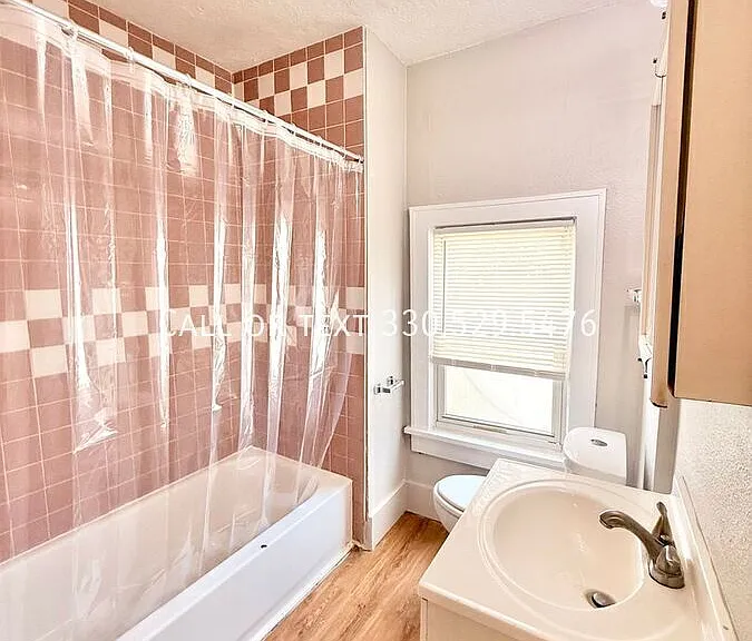 2202 Brownlee Ave NE — Photo 13