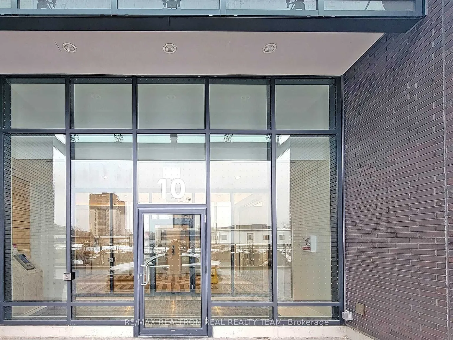 2 bed, $2,575 — Photo 4