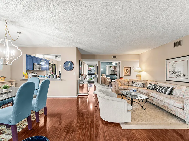 5687 Fairway Park Dr — Photo 9