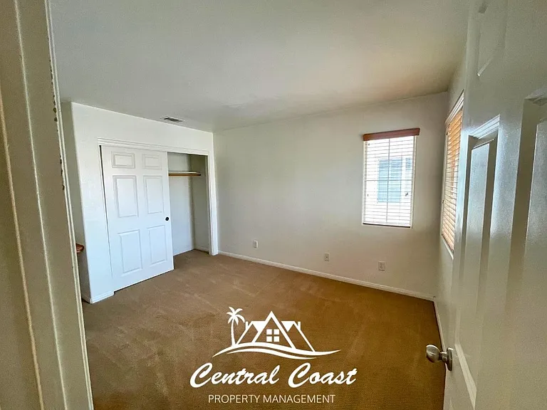 Cordoban Ln — Photo 13