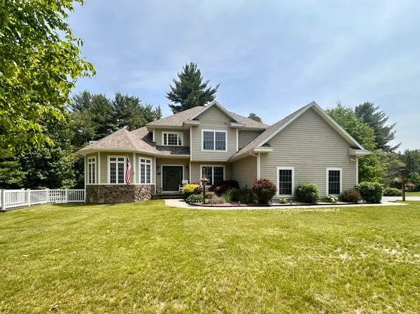 28 Twin Creek Dr, Peru, NY 12972