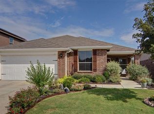 648 Creekview Dr, Azle, TX 76020