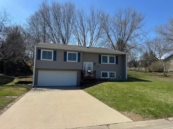 112108 Haering Cir, Chaska, MN 55318