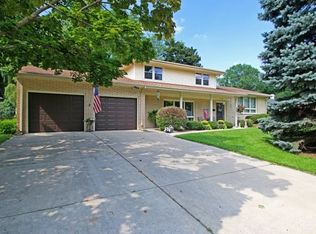 2702 Bittersweet Ave, Green Bay, WI 54301