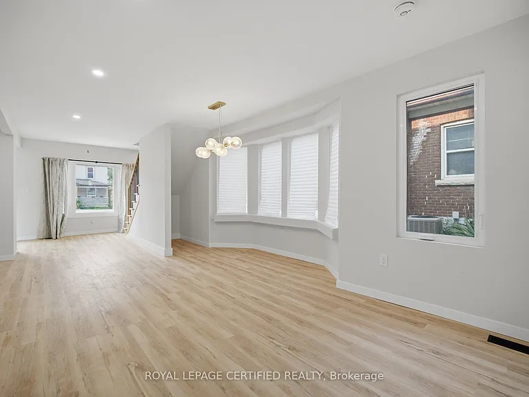5759 Robinson St — Photo 10