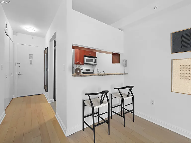 211 N End Ave #11F — Photo 3