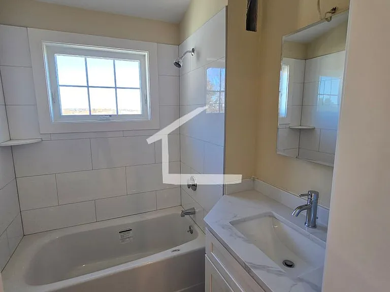 3B Glenley Ter #R — Photo 9