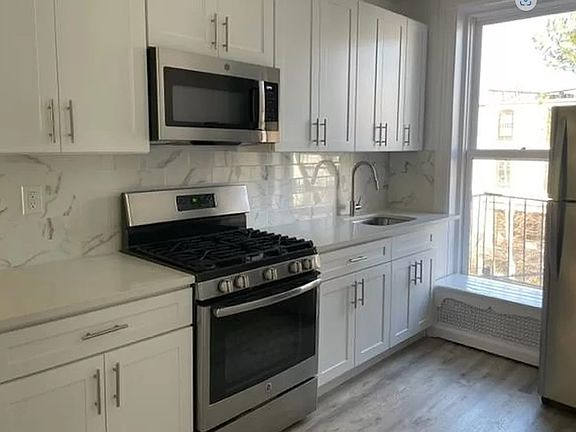 3rd image of 627 Carroll St Floor 2