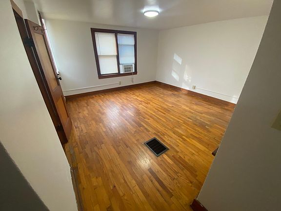 5th image of 414 Laramie St APT 1