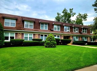 350 Brainerd Ave APT 7A, Libertyville, IL
