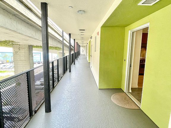 4th image of 989 20th St Unit 465