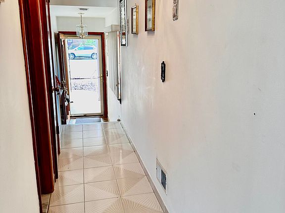 3rd image of 573 Lamoka Ave
