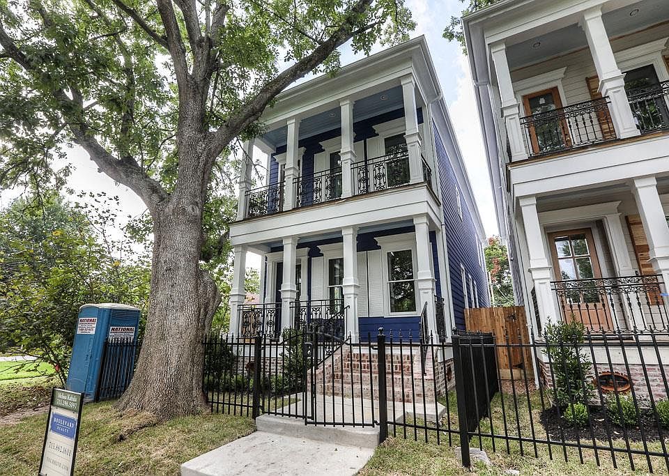 1st image of 326C Aurora St