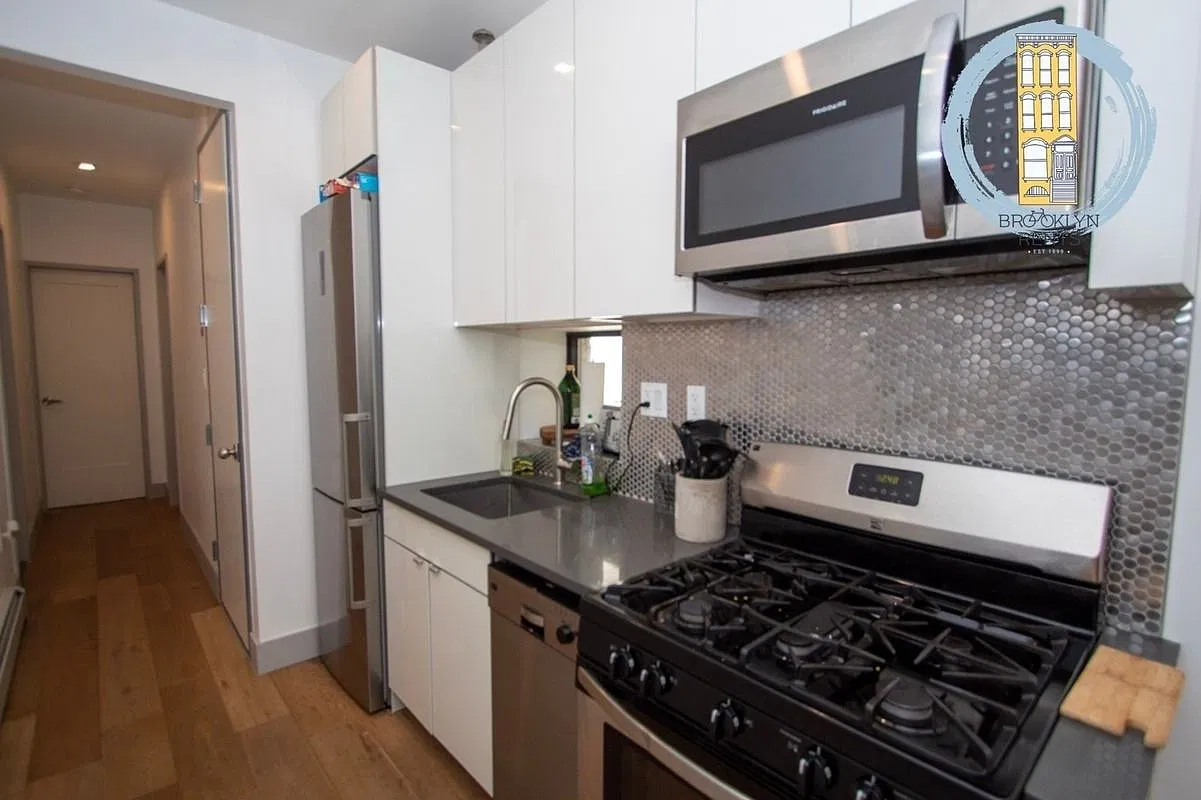 481 Chauncey Street — Photo 4