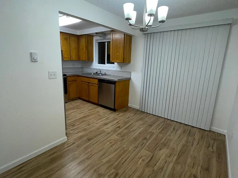 2075 NE Holliday Ave — Photo 14