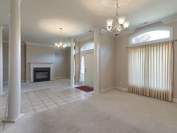 4th image of 640 Alexandria