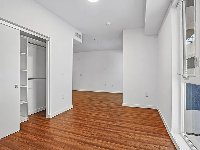 689 S Catalina — Photo 12