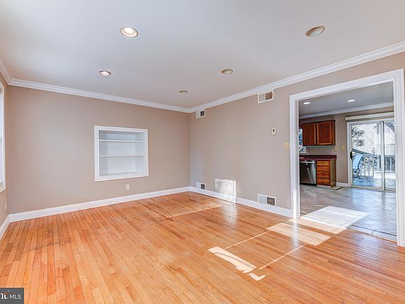 4th image of 36 Wilfred Ave