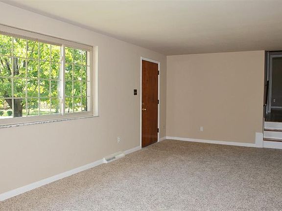 4th image of 5469 Country Ln
