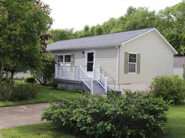 48 Songbird Ln, Tiverton, RI 02878