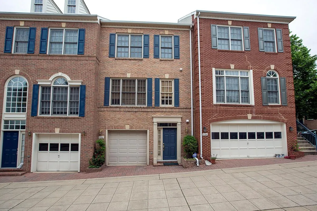2 bed, 2100 sqft, $4,200 — Photo 1