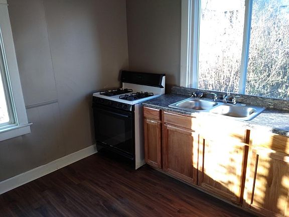 5th image of 714 N 8th St APT 3