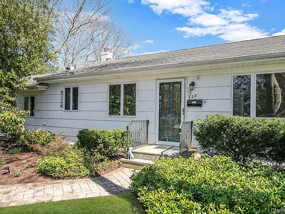 3rd image of 223 Connetquot Road