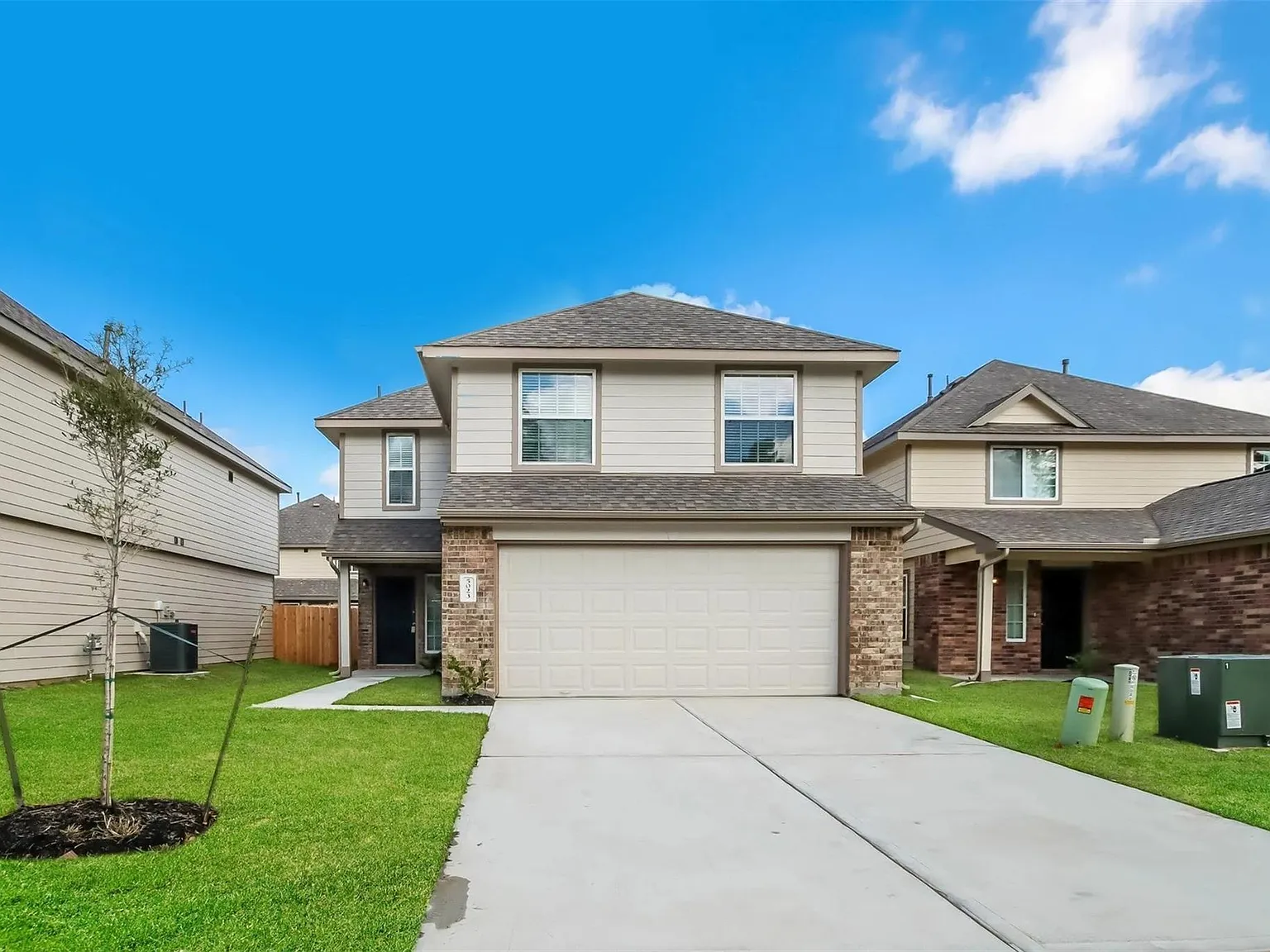 4 bed, 2.5 bath, 1870 sqft, $2,155 — Photo 1