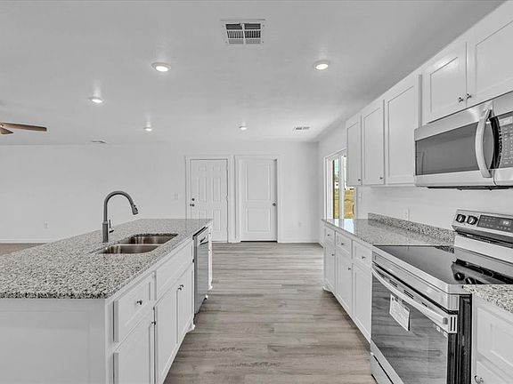 4th image of 303 S Leo Ave